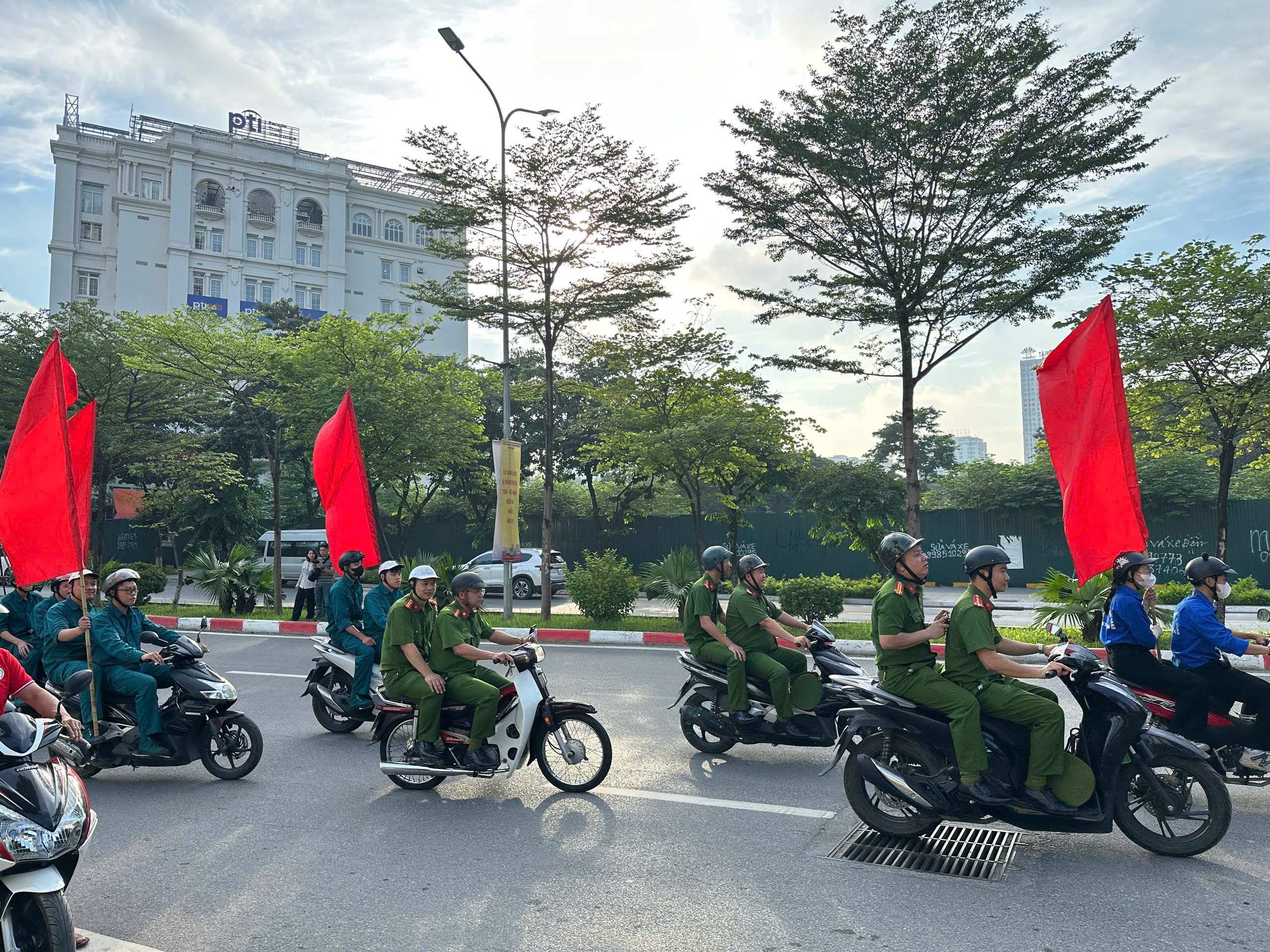 Phụ nữ phường Cầu Giấy làm nòng cốt tổng vệ sinh môi trường - ảnh 4
