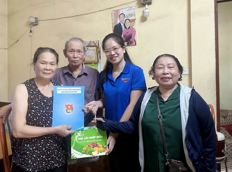 Đoàn Thanh niên phường Đại Mỗ thăm hỏi cựu thanh niên xung phong tiêu biểu - ảnh 1