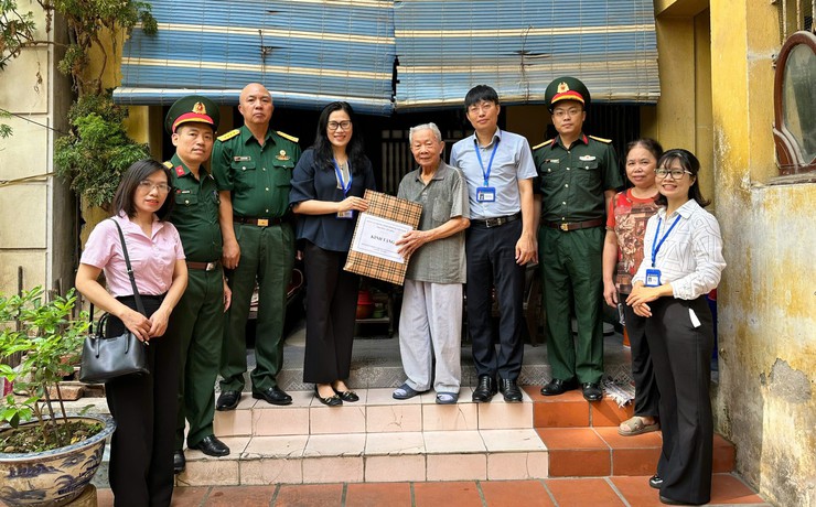 Phường Yên Hòa tổ chức thăm hỏi, động viên các gia đình chính sách trên địa bàn  - ảnh 3