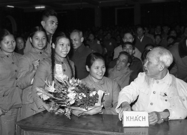 Khai mạc trưng bày “Bình dân học vụ - thắp sáng tương lai“ - ảnh 2