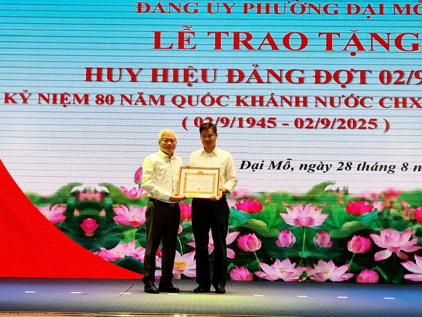 103 đảng viên phường Đại Mỗ được nhận Huy hiệu Đảng đợt 2/9/2025 - ảnh 3
