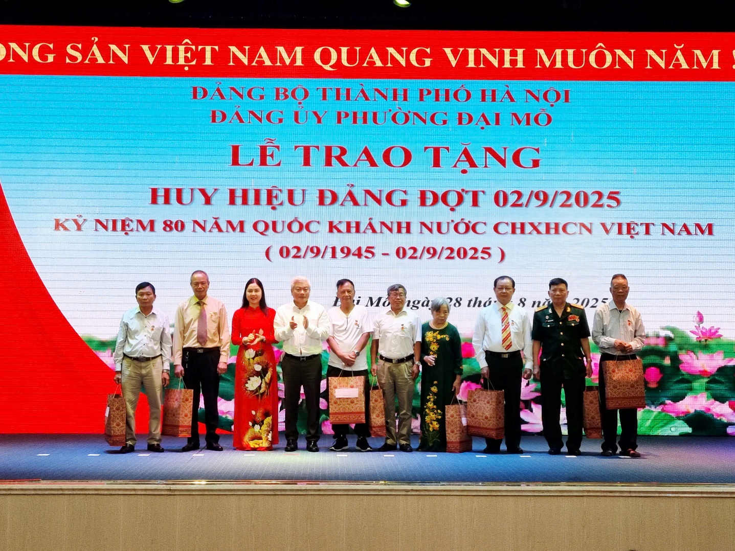103 đảng viên phường Đại Mỗ được nhận Huy hiệu Đảng đợt 2/9/2025 - ảnh 6