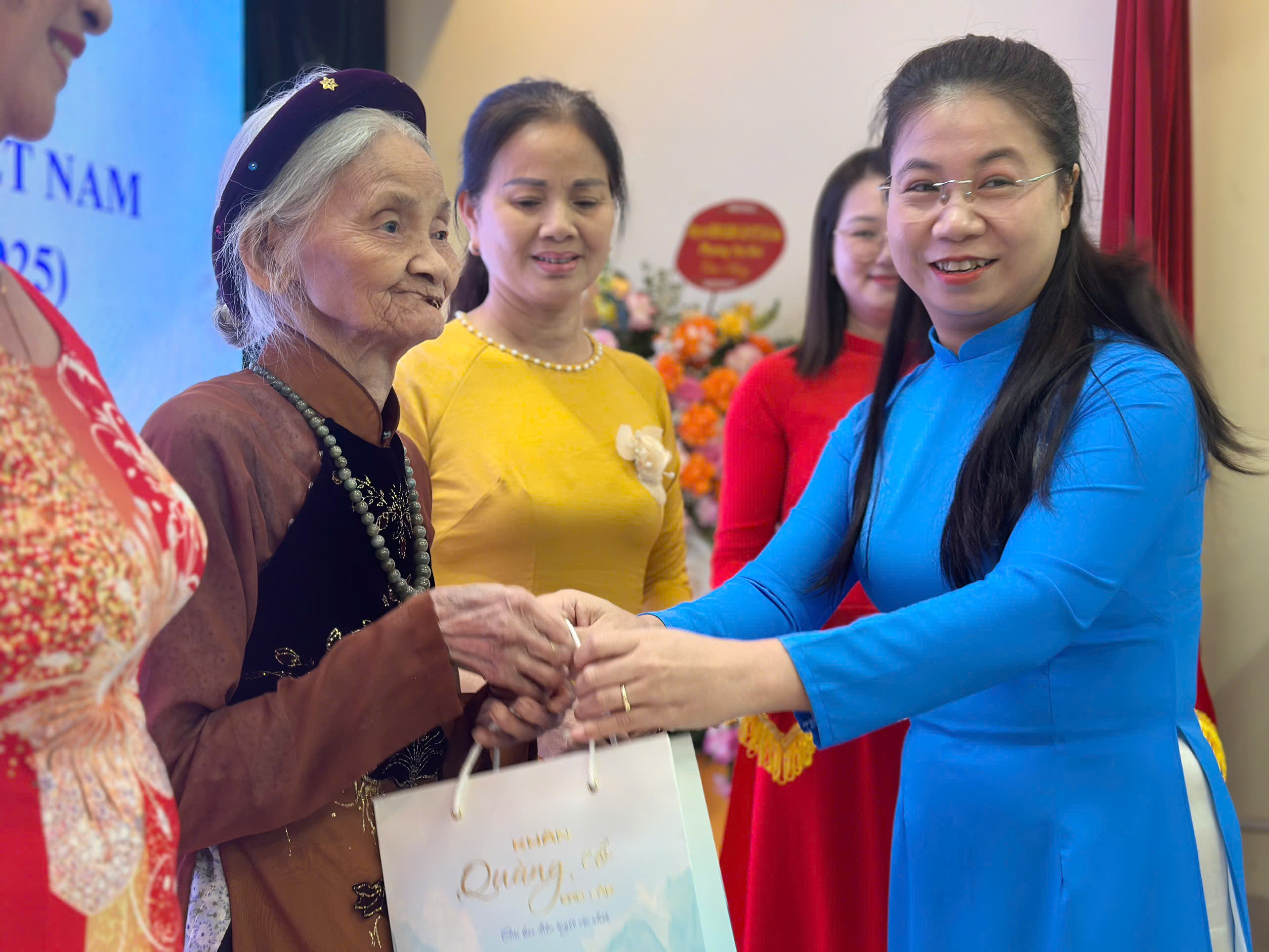 Bí thư Đảng ủy phường Yên Hòa là hội viên danh dự Hội LHPN Việt Nam - ảnh 7