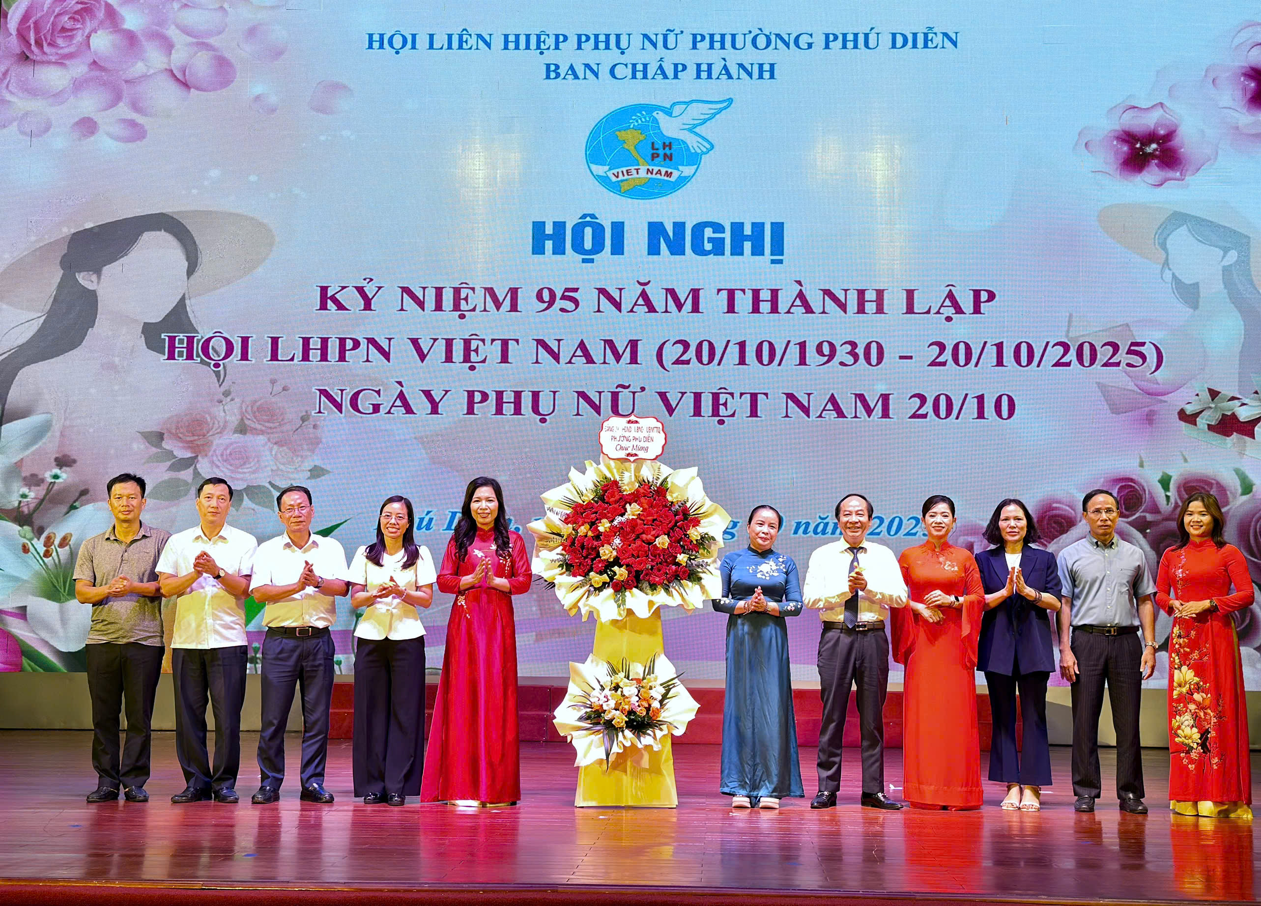 Phụ nữ phường Phú Diễn thể hiện tài năng, duyên dáng - ảnh 5