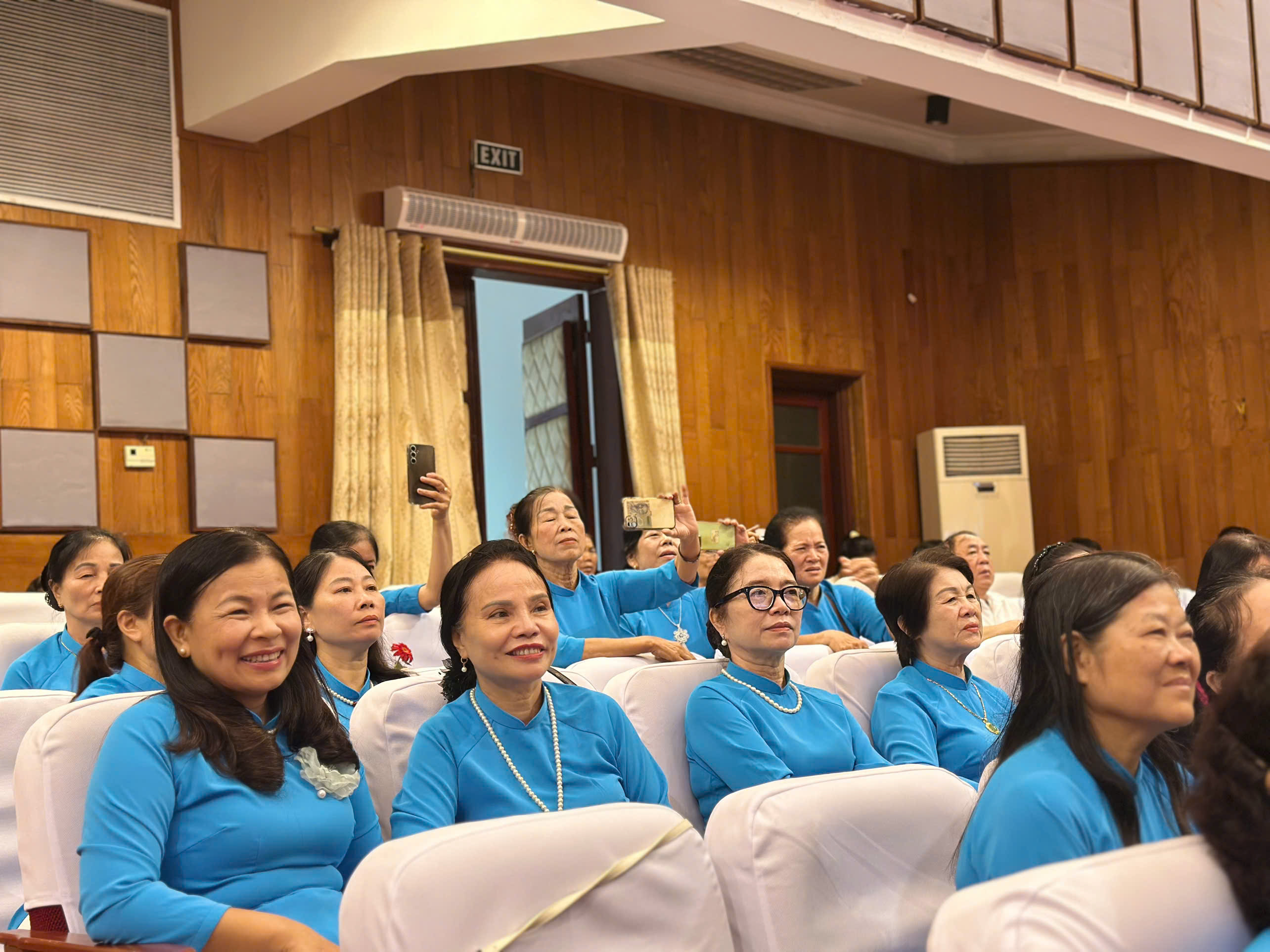 Phụ nữ phường Phú Diễn thể hiện tài năng, duyên dáng - ảnh 7