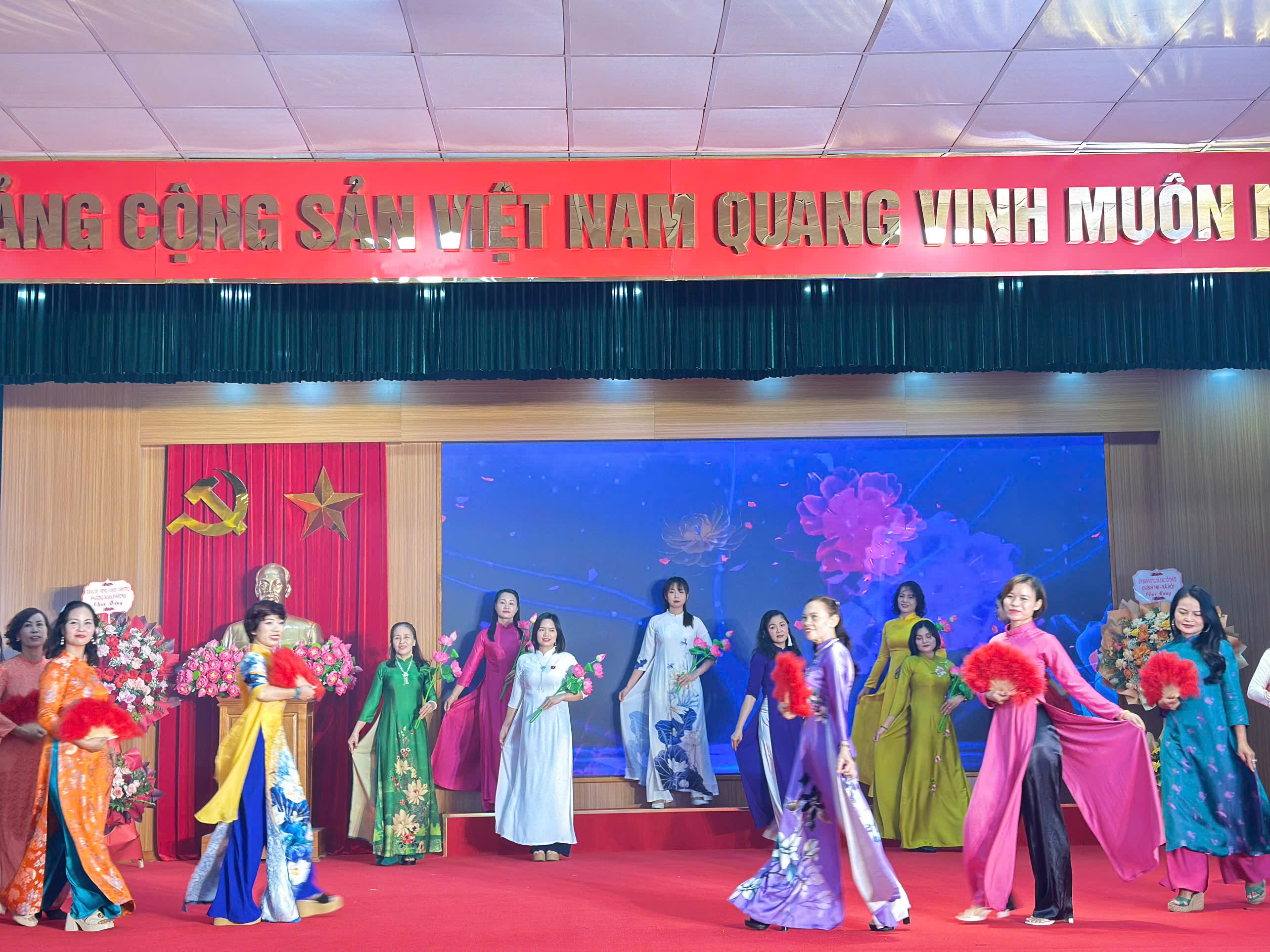 Phụ nữ Xuân Phương góp phần xây dựng phường văn minh, hạnh phúc - ảnh 13