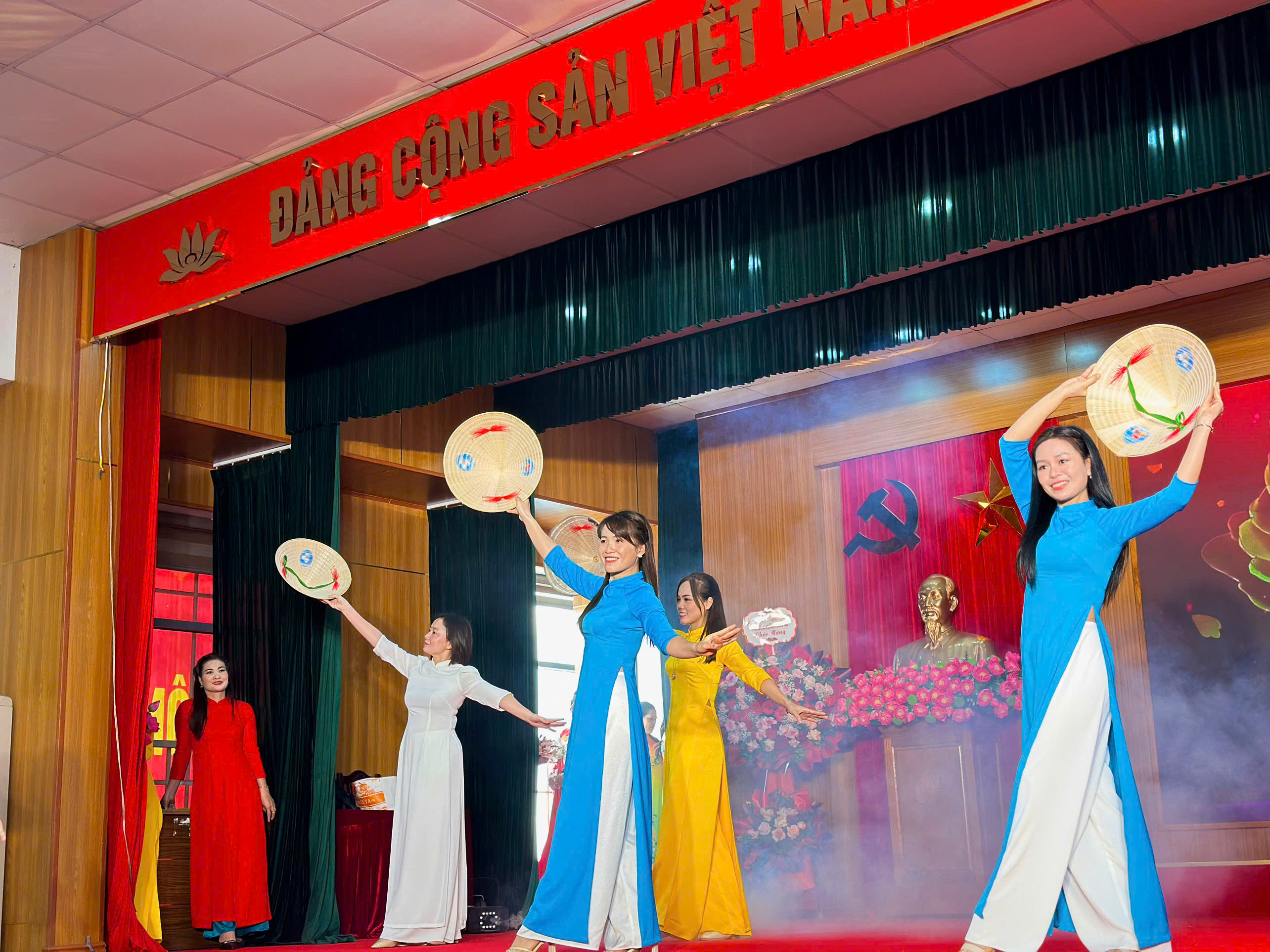 Phụ nữ Xuân Phương góp phần xây dựng phường văn minh, hạnh phúc - ảnh 10