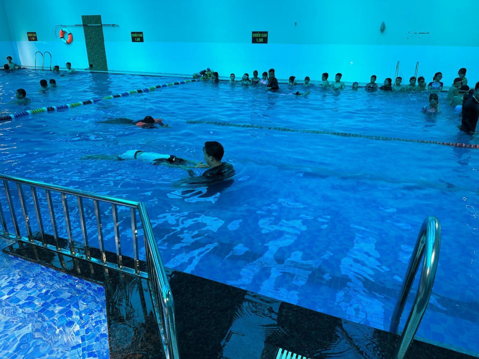 Bộ GD-ĐT ban hành chương trình dạy bơi an toàn cho học sinh - ảnh 1