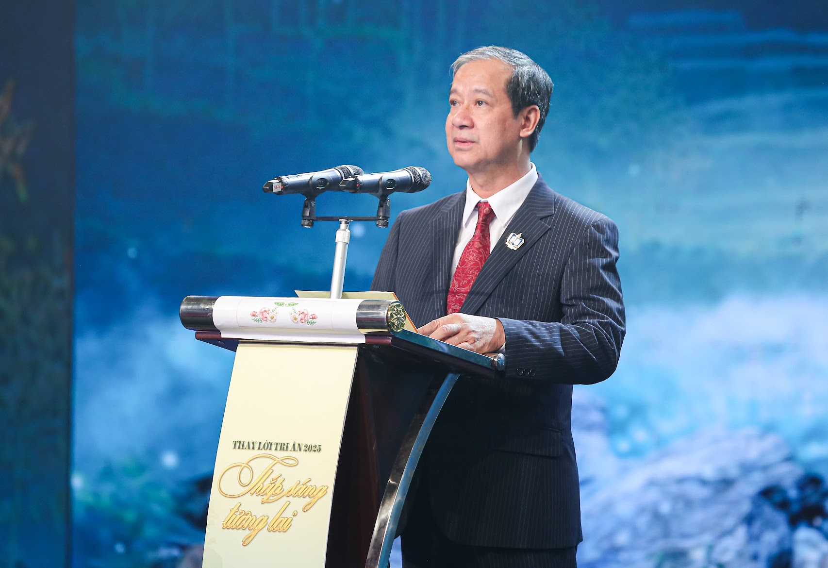 Người thầy đem lại nguồn ánh sáng cho lớp lớp thế hệ học trò - ảnh 1