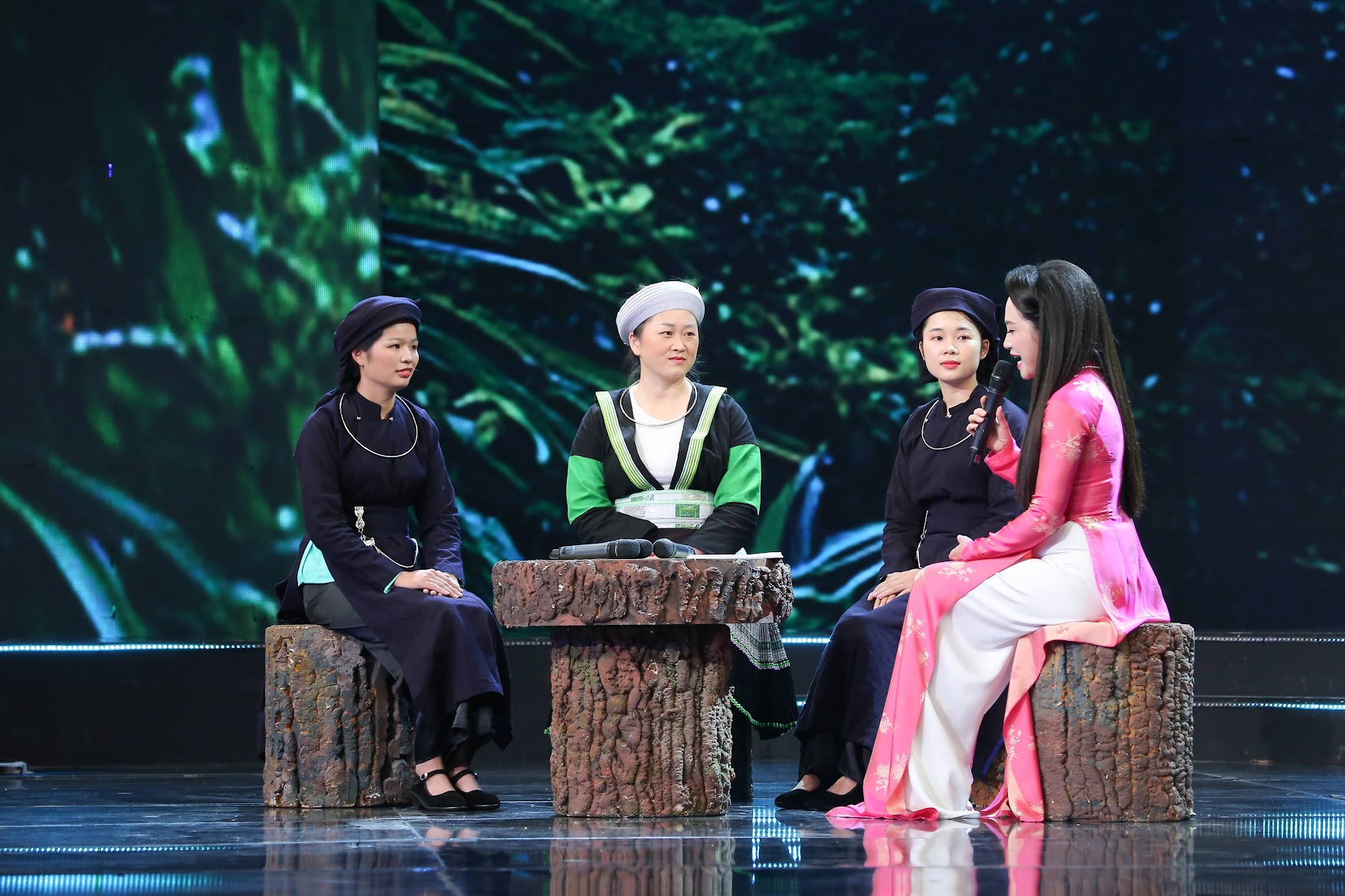 Người thầy đem lại nguồn ánh sáng cho lớp lớp thế hệ học trò - ảnh 2