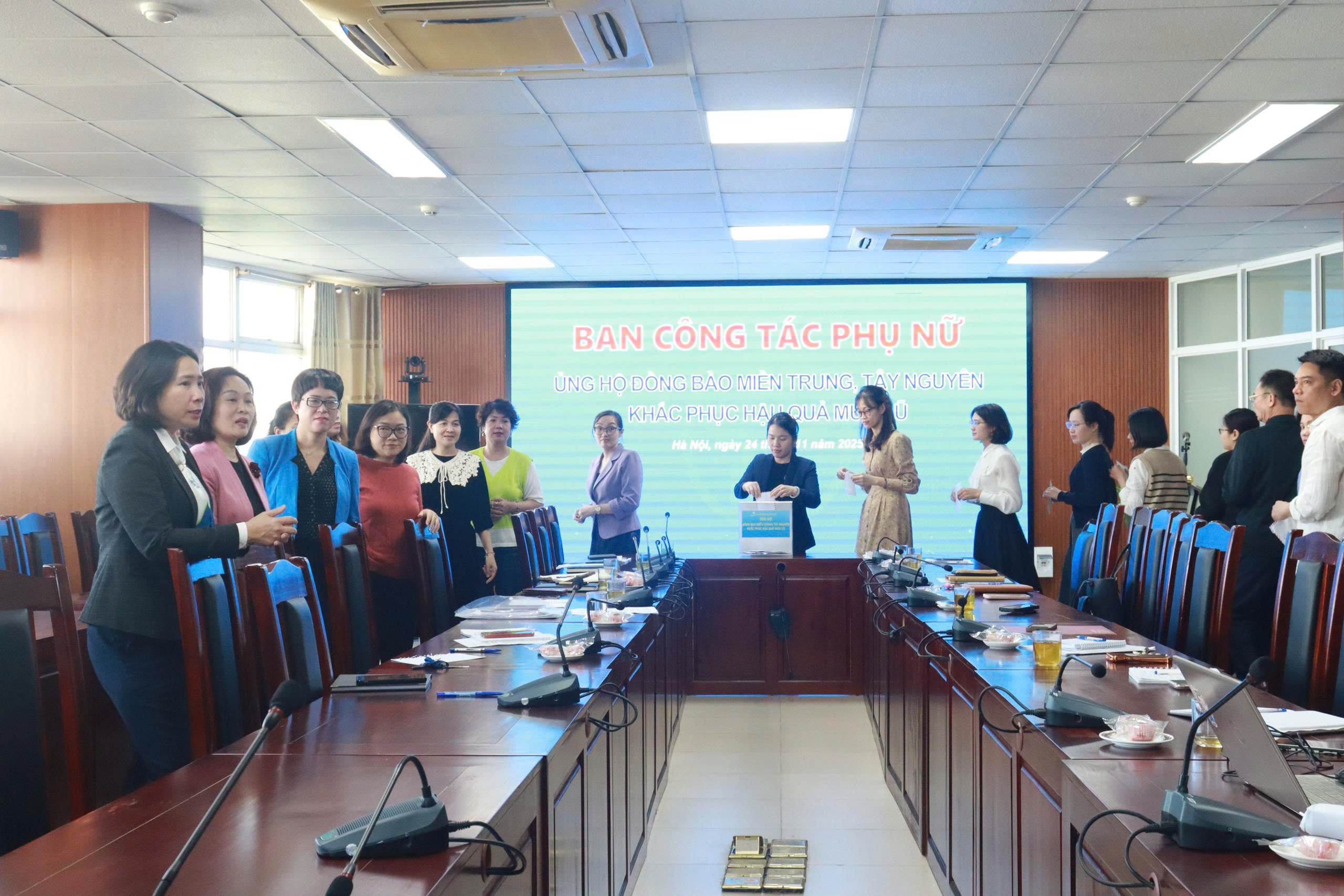 Hội LHPN Hà Nội tổng kết công tác tổ chức Đại hội Phụ nữ và ủng hộ đồng bào miền Trung, Tây Nguyên - ảnh 5