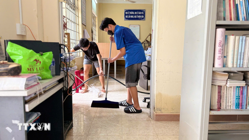 Sẽ cấp phát miễn phí toàn bộ sách giáo khoa cho học sinh vùng lũ - ảnh 1