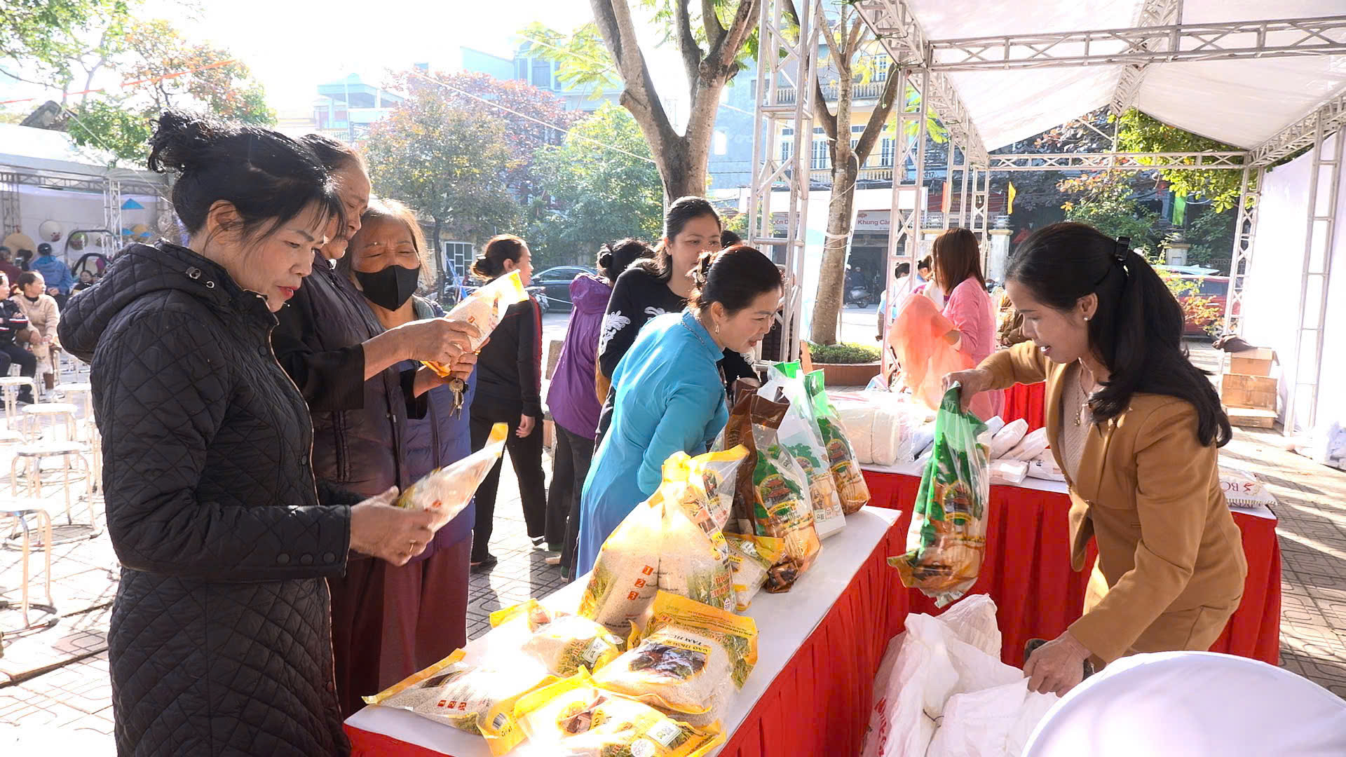 Phụ nữ Thủ đô đồng hành cùng hàng Việt Nam chất lượng cao - ảnh 3