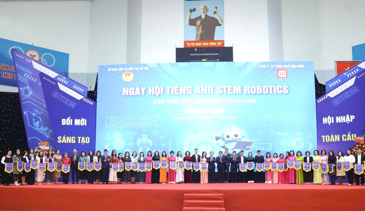 Hơn 500 học sinh tiểu học tranh tài tại Ngày hội tiếng Anh STEM Robotics  - ảnh 2