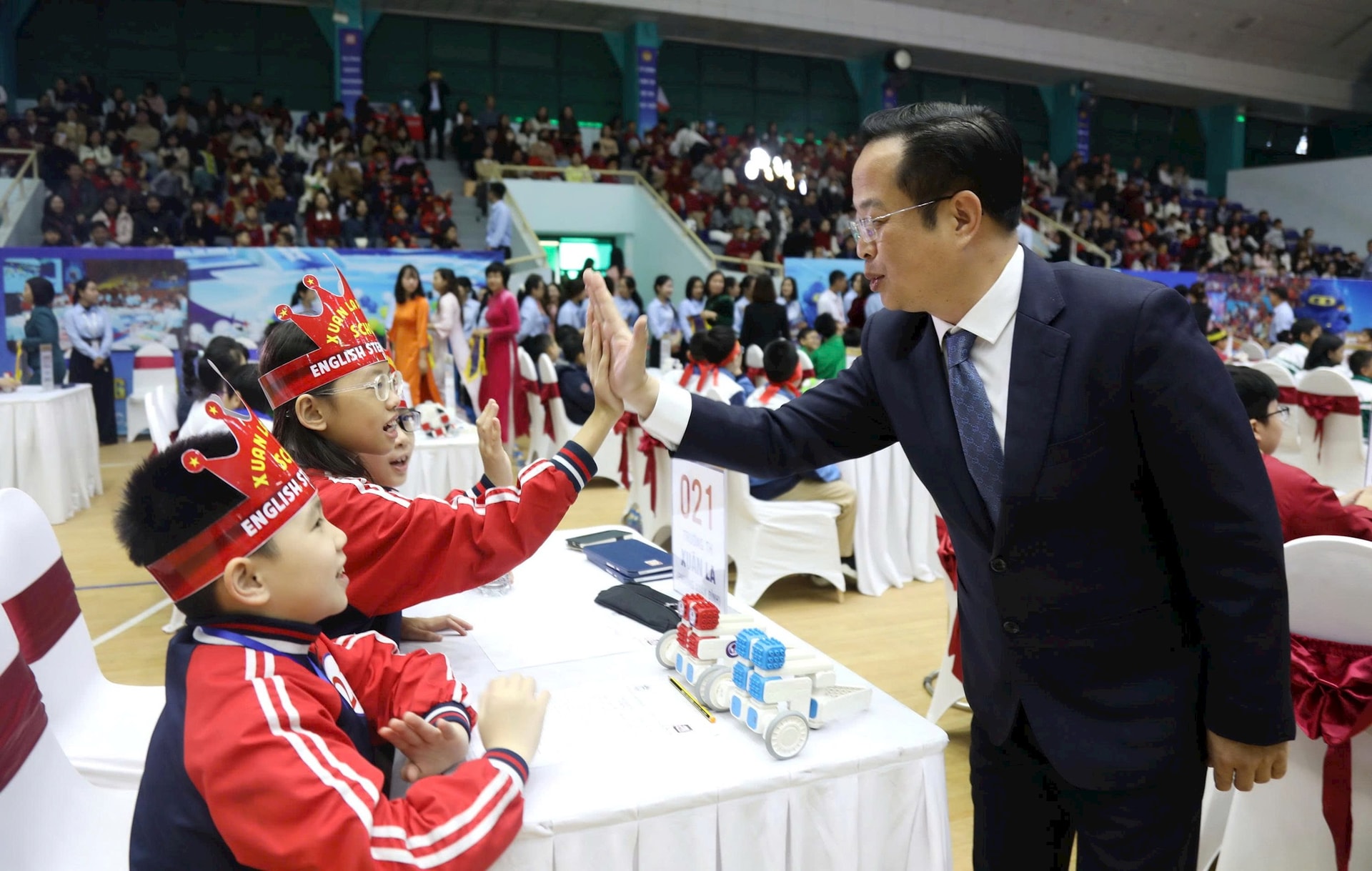 Hơn 500 học sinh tiểu học tranh tài tại Ngày hội tiếng Anh STEM Robotics  - ảnh 3