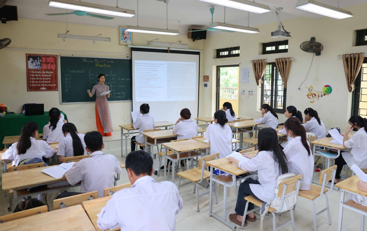 Việc dạy thêm, học thêm phải giữ gìn hình ảnh và sự tôn nghiêm của nhà giáo - ảnh 1