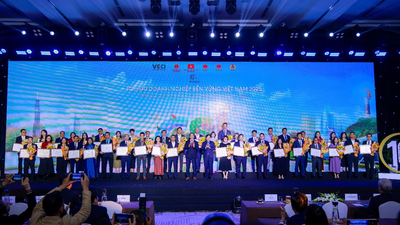Liên đoàn Thương mại và Công nghiệp Việt Nam vinh danh 100 doanh nghiệp bền vững - ảnh 1