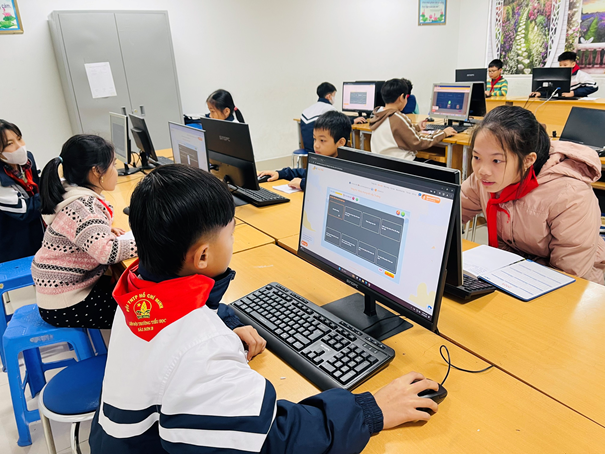 Giảm thiểu thủ tục hành chính về chuyển trường - ảnh 1