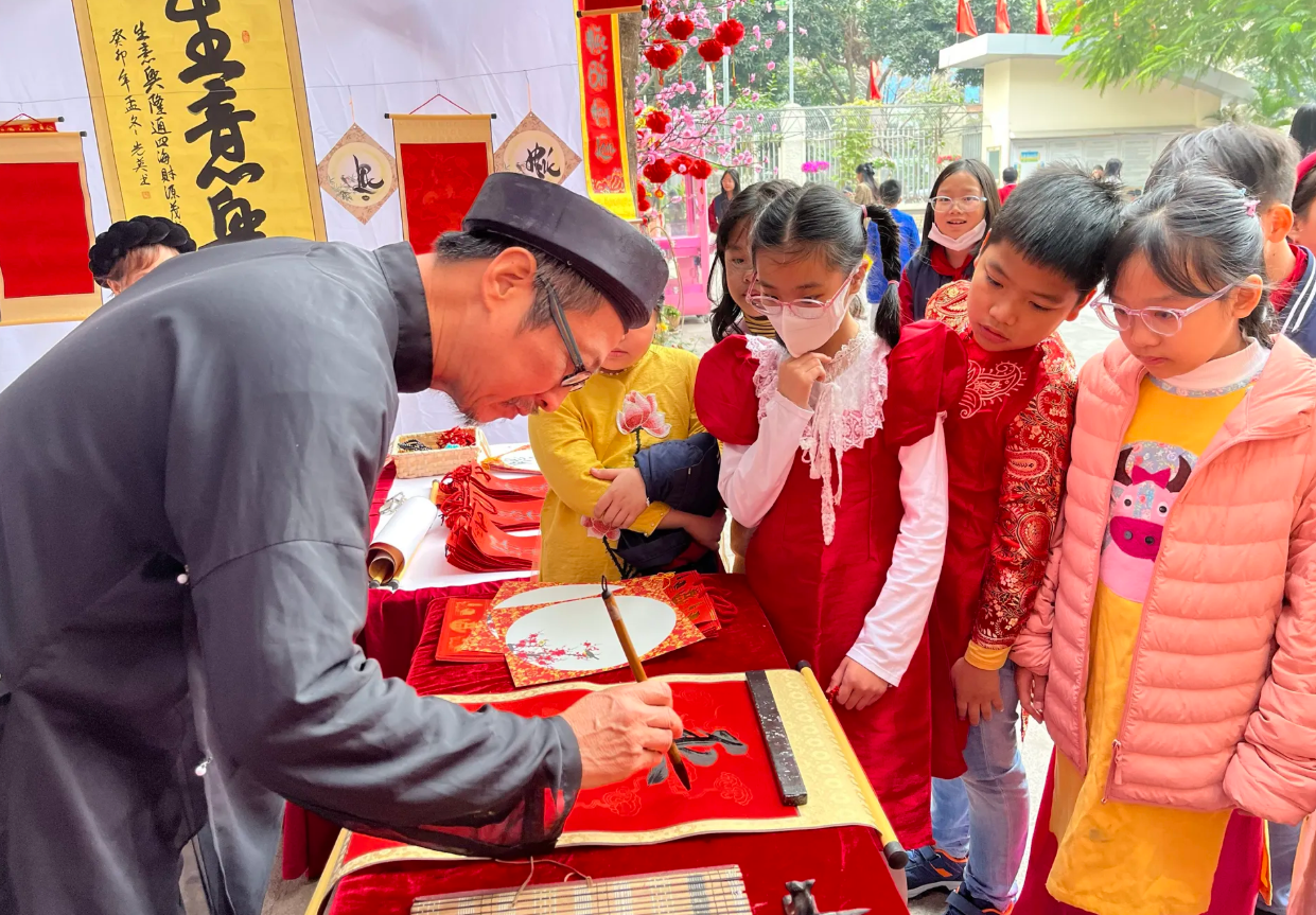 Học sinh Hà Nội được nghỉ Tết Nguyên đán Bính Ngọ 5 ngày - ảnh 1