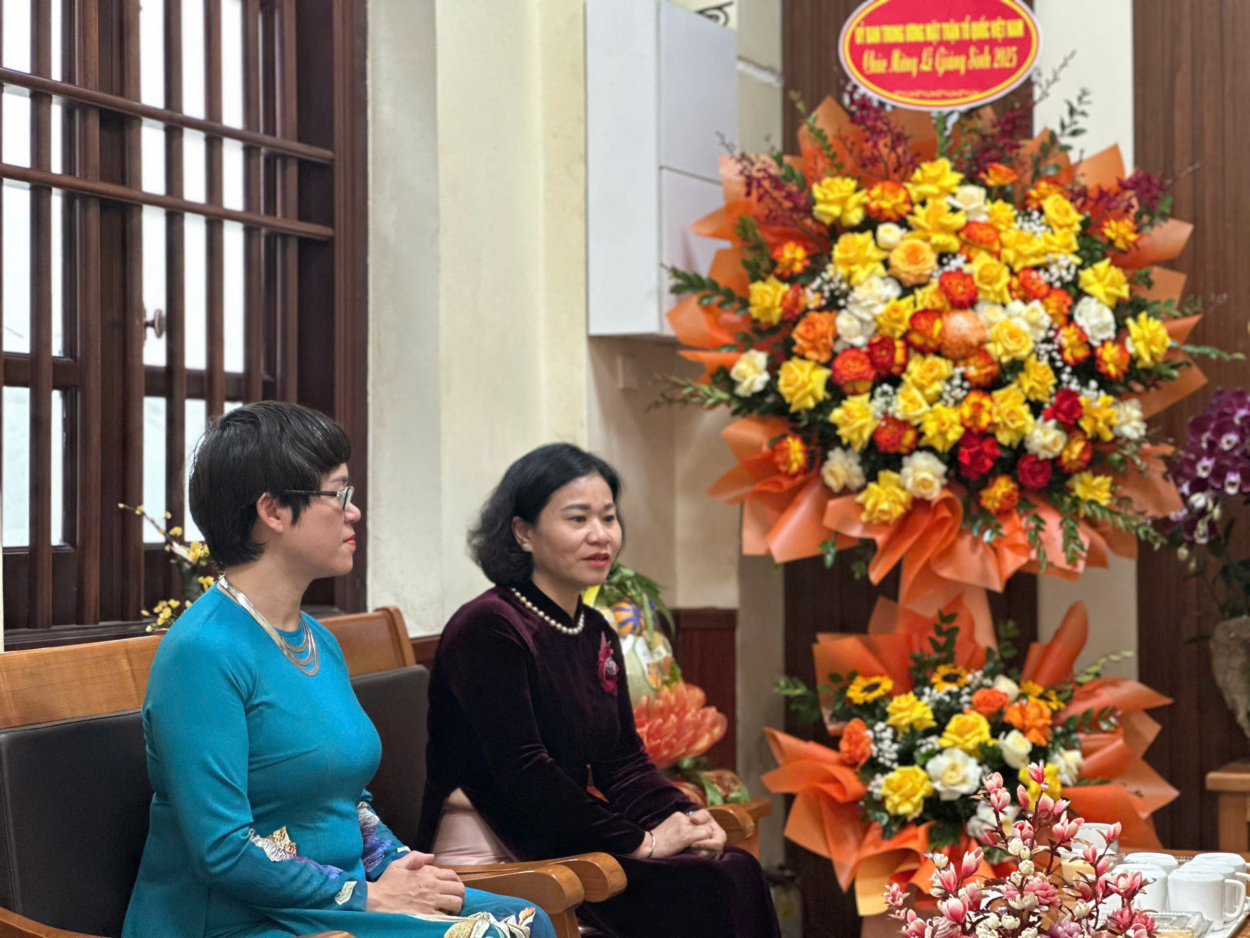 Phó Chủ tịch UBTƯ MTTQ Việt Nam Nguyễn Thị Tuyến chúc mừng Giáng sinh tại Dòng Thánh Phaolô Hà Nội - ảnh 4