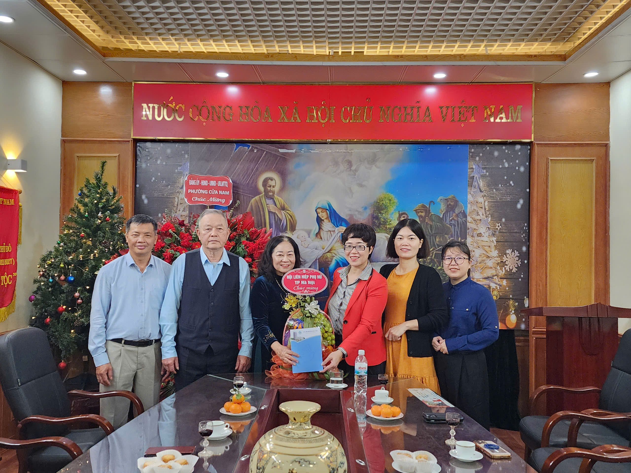 Hội LHPN Hà Nội: Chúc mừng Giáng sinh các cơ sở tôn giáo - ảnh 1