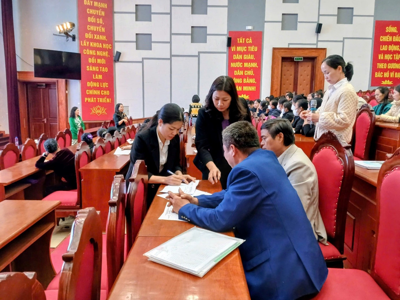 BHXH cơ sở Mê Linh triển khai chính sách hỗ trợ bảo hiểm cho hội viên nông dân - ảnh 2