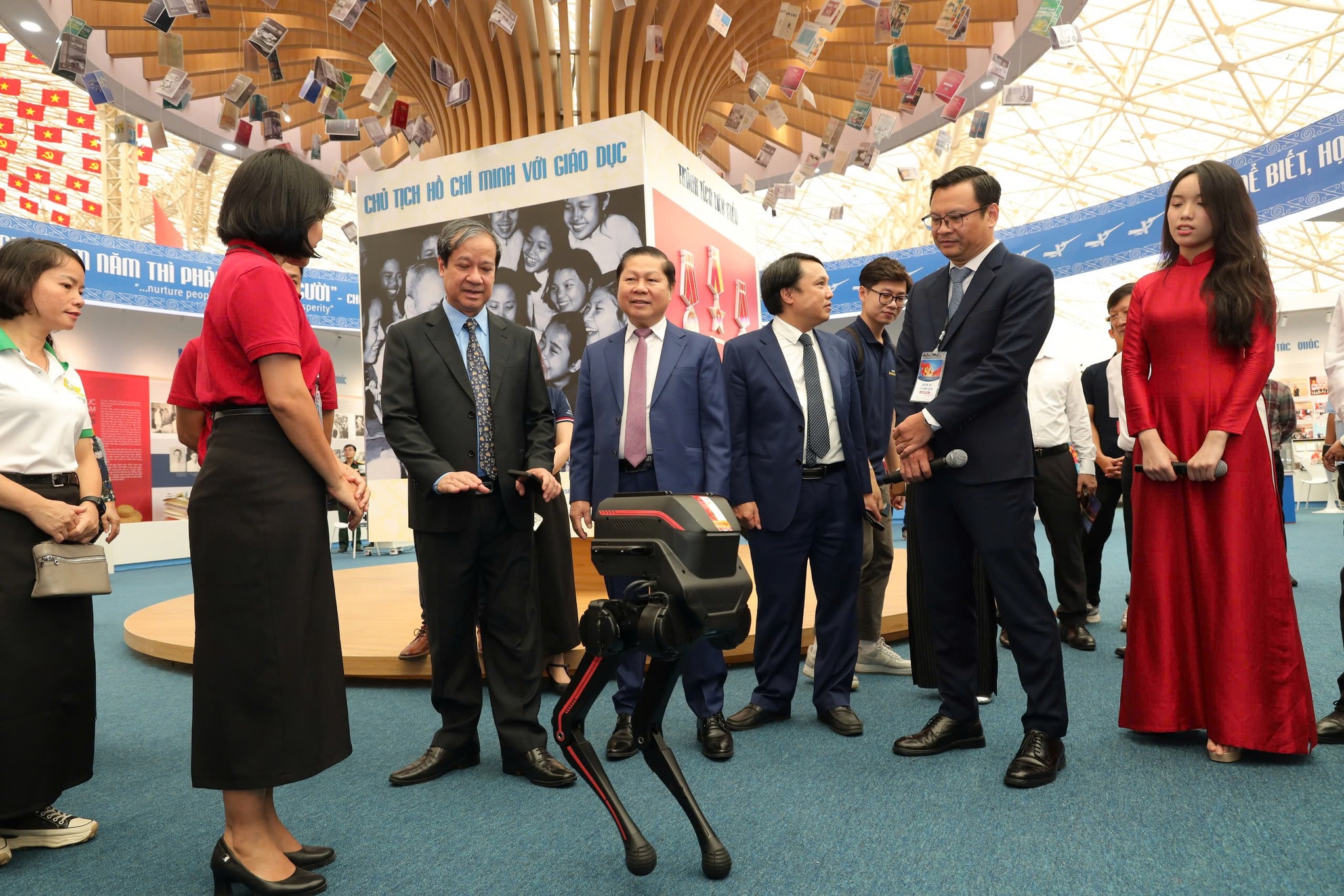 Bộ Giáo dục và Đào tạo công bố 10 kết quả nổi bật năm 2025 - ảnh 3