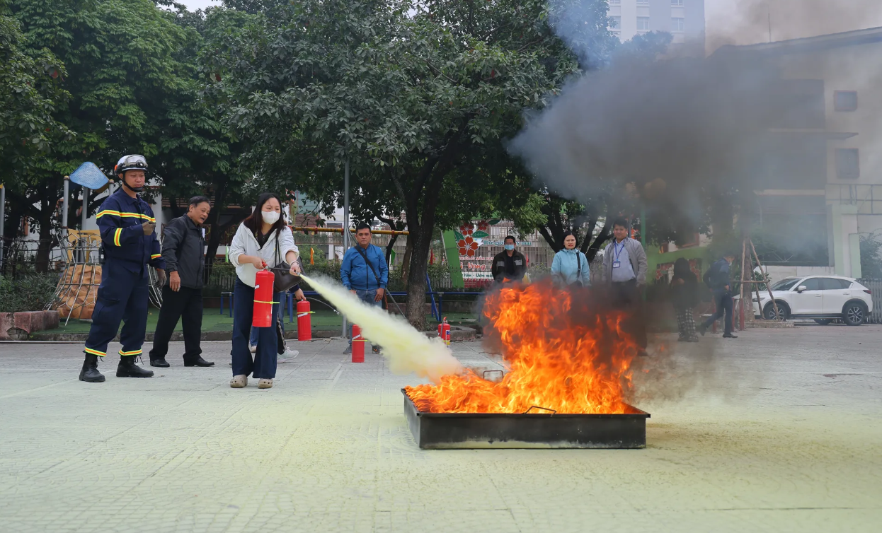 Phường Nghĩa Đô nâng cao năng lực phòng cháy chữa cháy cho cơ sở kinh doanh - ảnh 2
