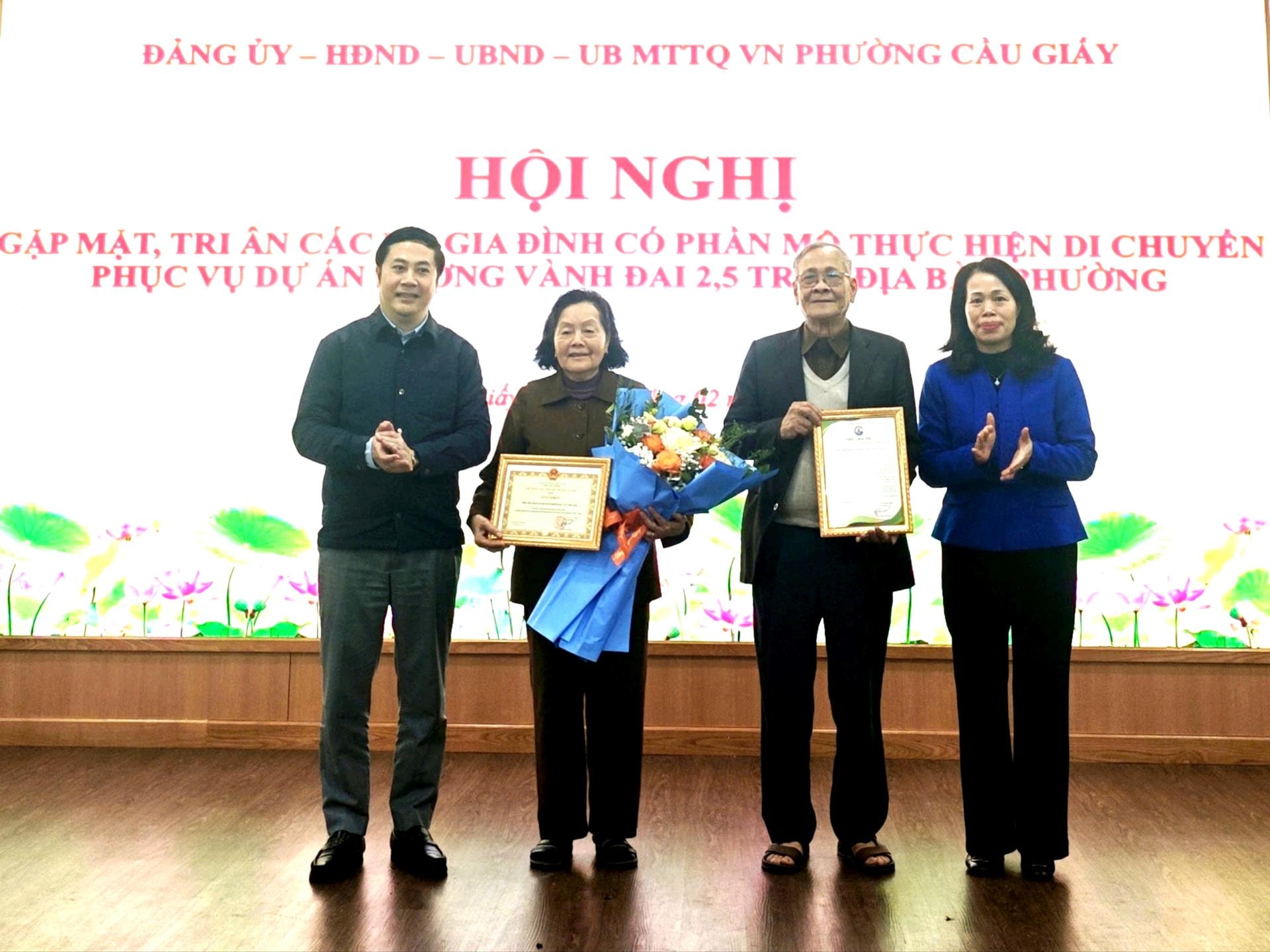 Phường Cầu Giấy cảm ơn các hộ di chuyển phần mộ phục vụ dự án đường Vành đai 2,5 - ảnh 1