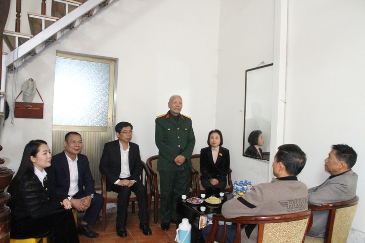 Phường Xuân Phương thăm, tặng quà gia đình chính sách nhân dịp Tết Nguyên đán Bính Ngọ 2026 - ảnh 4