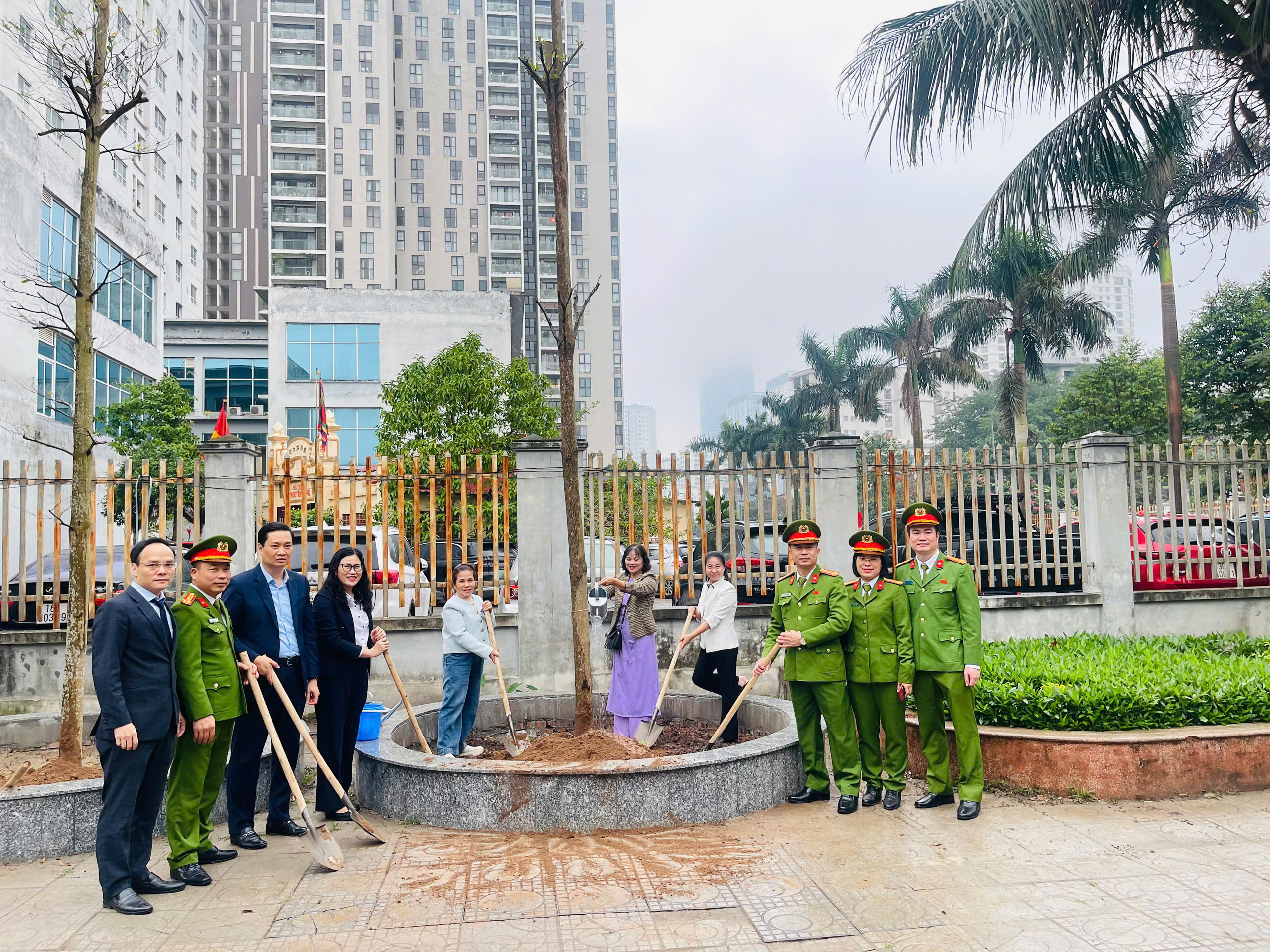 Phụ nữ Thủ đô hưởng ứng Tết trồng cây - ảnh 4