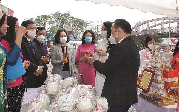 Để Nghị quyết Đại hội XIII thực sự “thấm” vào từng cán bộ, hội viên phụ nữ - ảnh 2