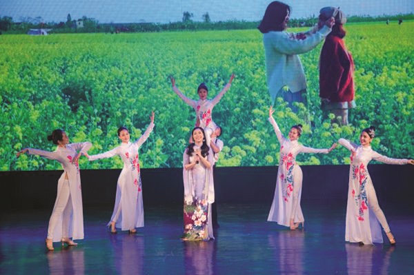 Quán quân Ngôi sao tài năng - doanh nhân Nguyễn Lan Phương mơ ước xây dựng một cộng đồng hạnh phúc - ảnh 2