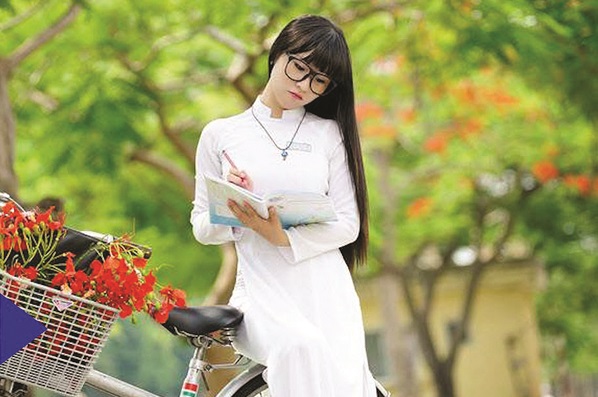 THÁNG NĂM, HOA PHƯỢNG… - ảnh 2