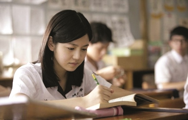 Áp lực mùa thi: Nguyên nhân và giải pháp - ảnh 1
