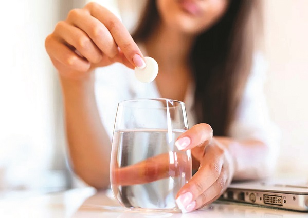 Sử dụng thuốc uống bù nước và điện giải đúng cách cho trẻ - ảnh 1