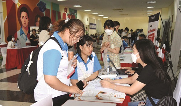 Cuối năm, cảnh giác trước chiêu tuyển dụng “làm việc tại nhà, lương vẫn cao” - ảnh 1