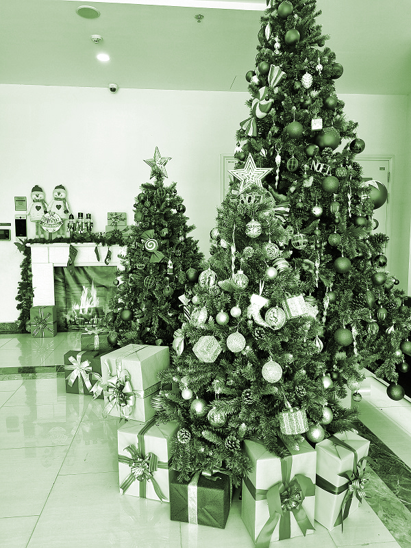 Đồ trang trí Noel tăng giá, sức mua giảm - ảnh 2