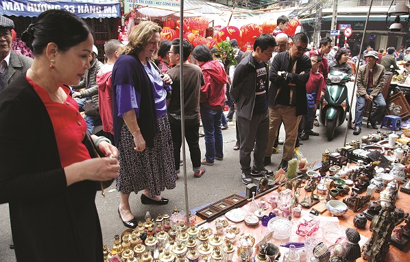 Chợ đồ cổ trên phố cổ Hà Thành - ảnh 2
