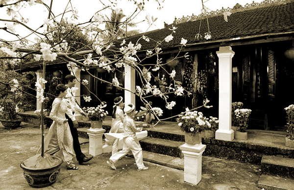 Trở về - ảnh 1