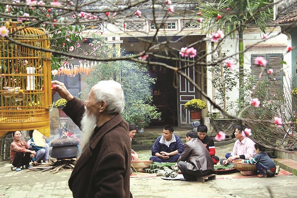 Trả lương... cho chồng - ảnh 1