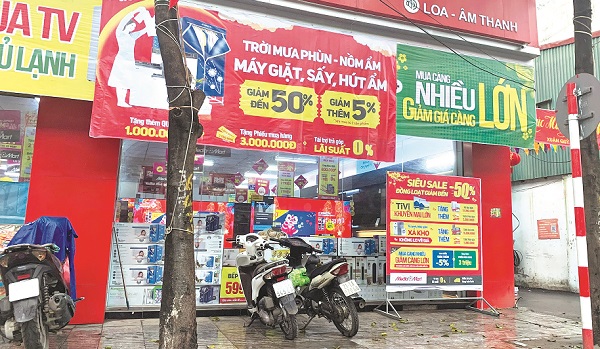 Trời nồm ẩm, máy sấy, hút ẩm, dịch vụ giặt là đắt khách - ảnh 1