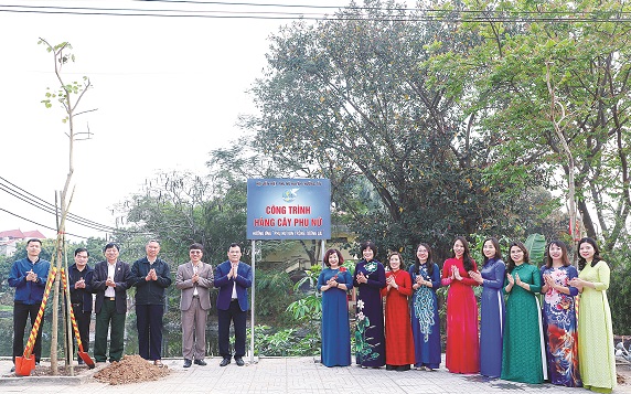 Phụ nữ Thủ đô thi đua với nhiều công trình, phần việc ý nghĩa - ảnh 1