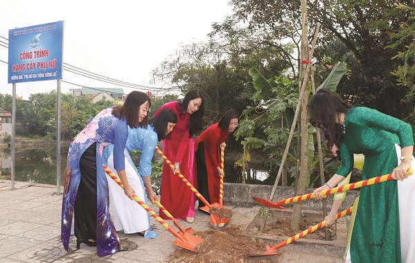 Phụ nữ Thủ đô thi đua với nhiều công trình, phần việc ý nghĩa - ảnh 2