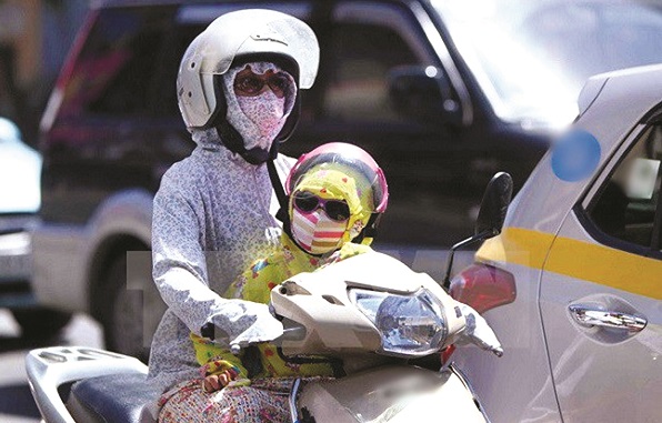 Xử trí, phòng tránh nắng nóng cho trẻ - ảnh 1