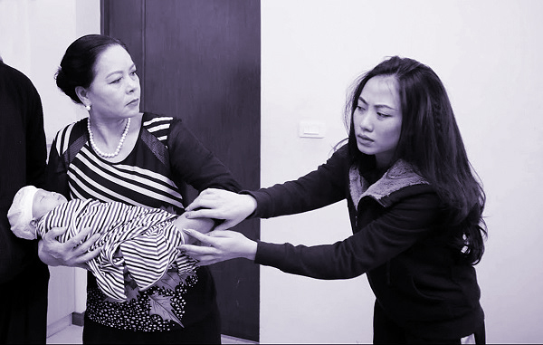 Muốn tái giá phải “trả” con cho nhà chồng - ảnh 1