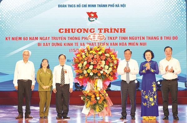 Tự hào những nữ thanh niên xung phong tình nguyện “Tháng 8 Thủ đô” năm xưa - ảnh 1