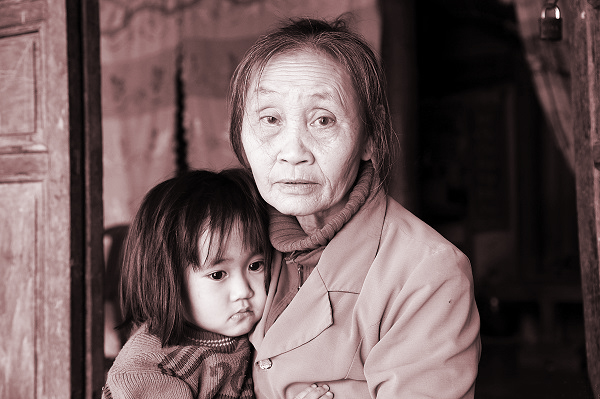 Bà tôi hóa trẻ con - ảnh 1