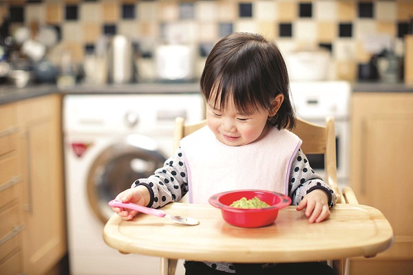 7 sai lầm cha mẹ thường mắc khi cho trẻ ăn dặm - ảnh 1