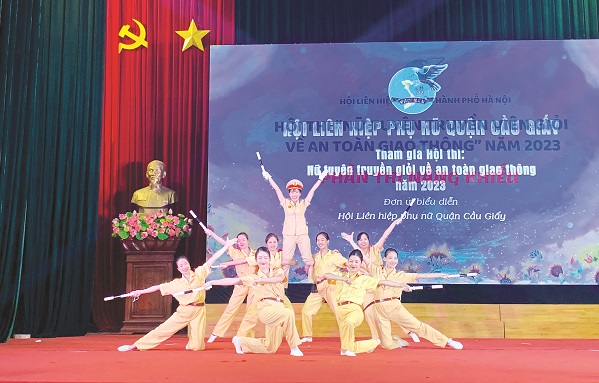 Mỗi cán bộ, hội viên phụ nữ là một tuyên truyền viên an toàn giao thông - ảnh 1
